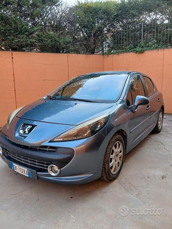 Grigio Usata 2008 Peugeot 207 Tre volumi | 3300 € (Molto cara) - Immagine 1/4