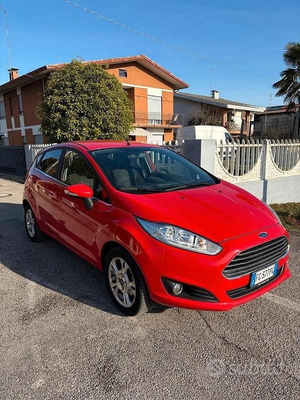 Usata Ford Fiesta Titanium 95 CV (69 kW) 2017 Rosso Berlina
