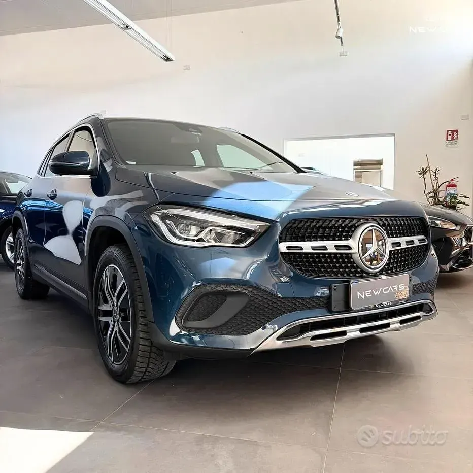 Gebraucht Mercedes GLA220 190 PS (139 kW) 2023 Blau SUV