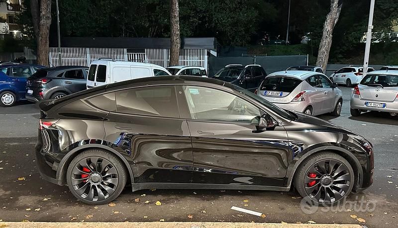 Nero Usata 2022 Tesla Model Y Performance SUV | 42.900 € (Molto cara) - Immagine 1/4