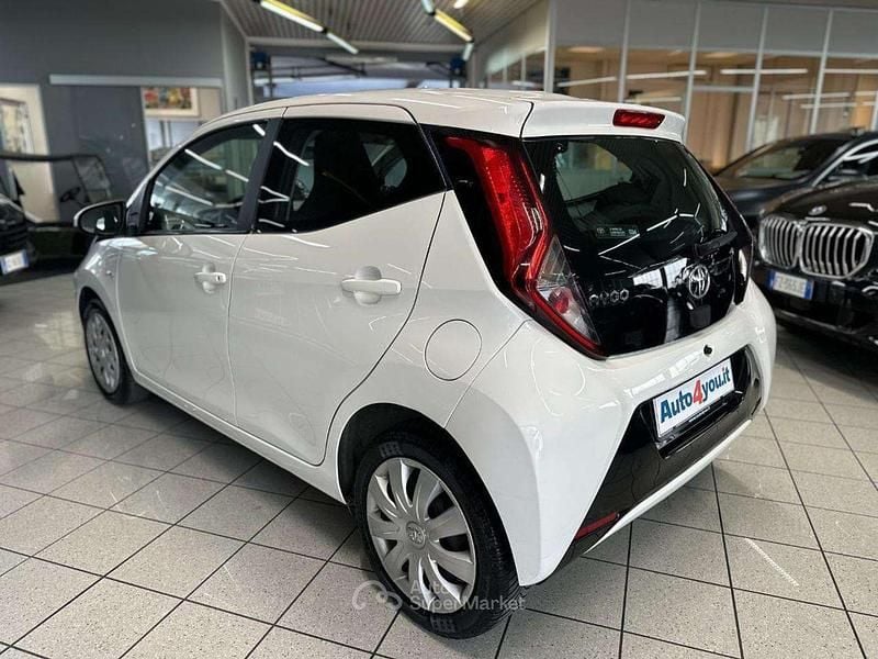 Usata Toyota Aygo 72 CV (52 kW) 2018 Bianco Utilitaria