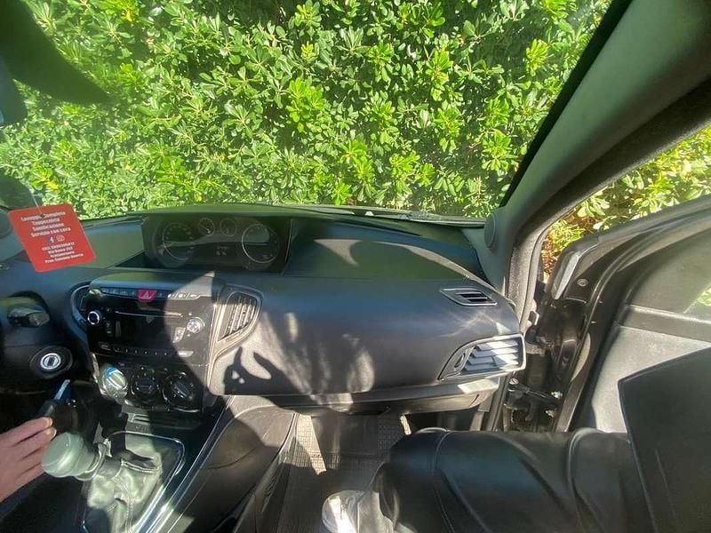 Usata Lancia Ypsilon Gold 80 CV (58 kW) 2015 Utilitaria