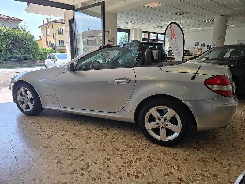 Usata Mercedes SLK200 163 CV (119 kW) 2006 Argento Cabrio