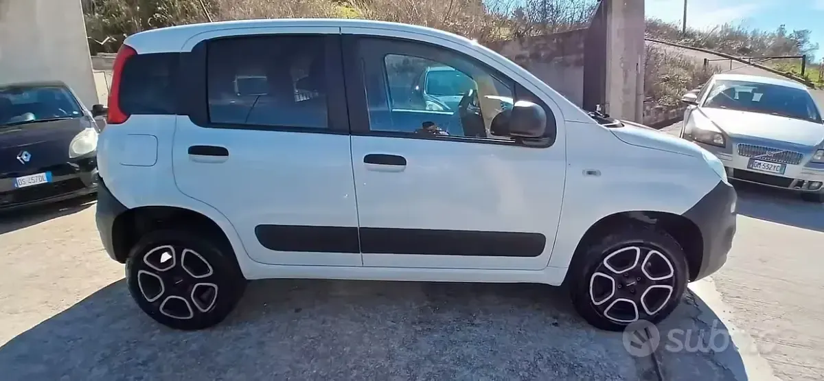 Usata Fiat Panda 4x4 Pop 84 CV (61 kW) 2021 Bianco Utilitaria