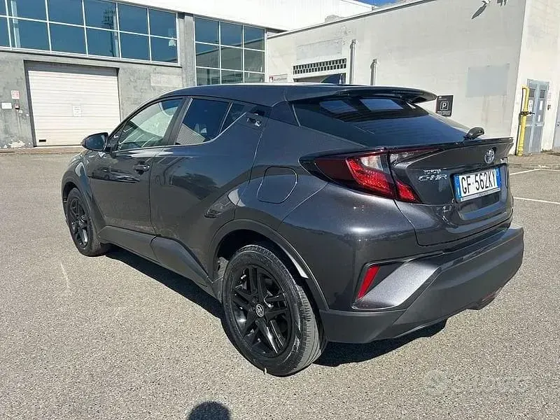 Usata Toyota C-HR Active 122 CV (89 kW) 2021 Grigio SUV