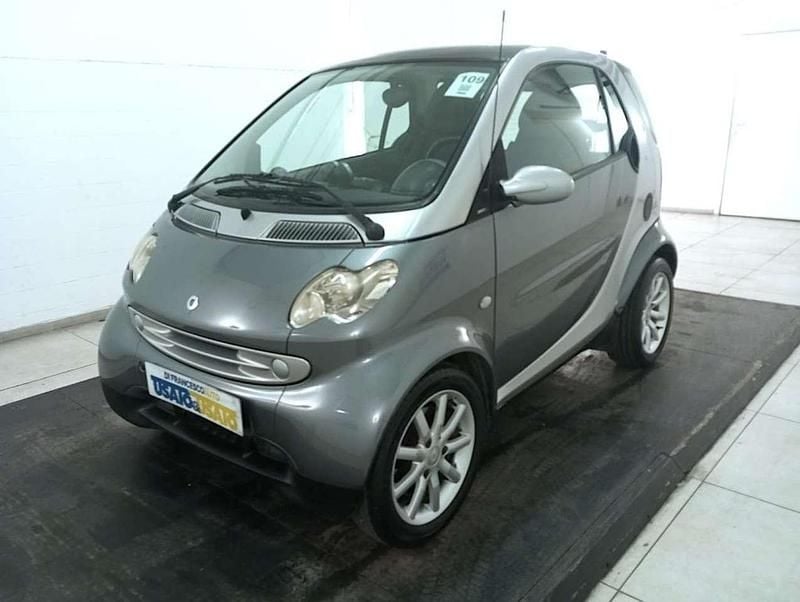 Grigio Usata 2005 Smart ForTwo Coupé Pulse Due volumi | 3970 € (Buon prezzo) - Immagine 1/4