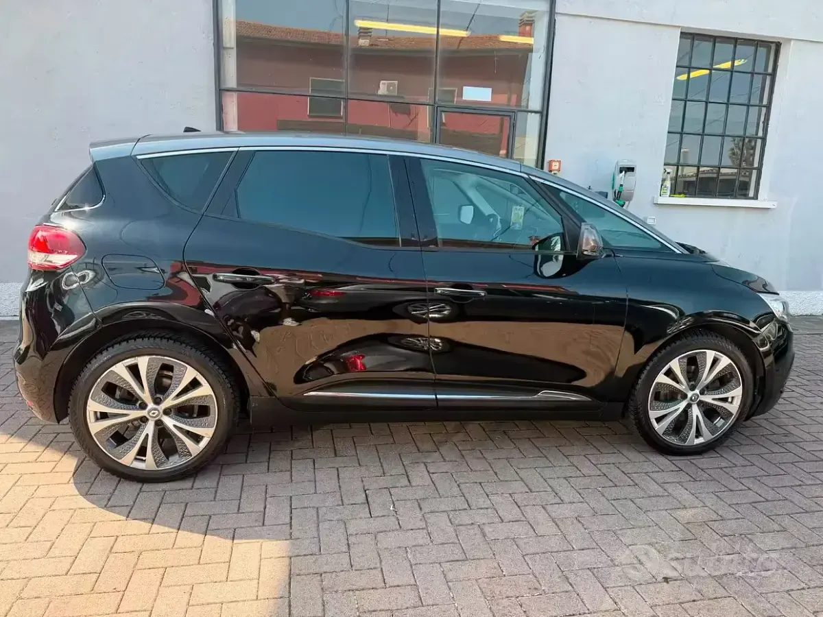 Usata Renault Scénic III Intens 110 CV (80 kW) 2017 Nero Monovolume