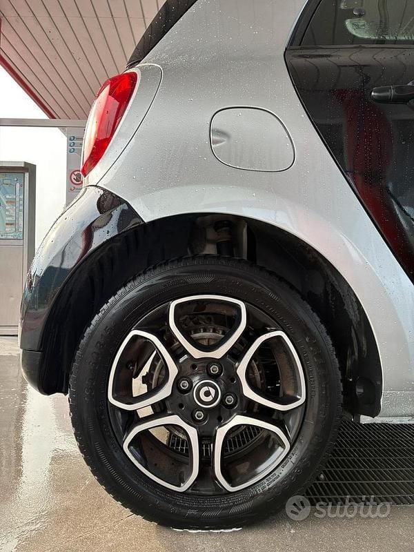 Usata Smart ForFour Passion 75 CV (55 kW) 2019 Nero Utilitaria