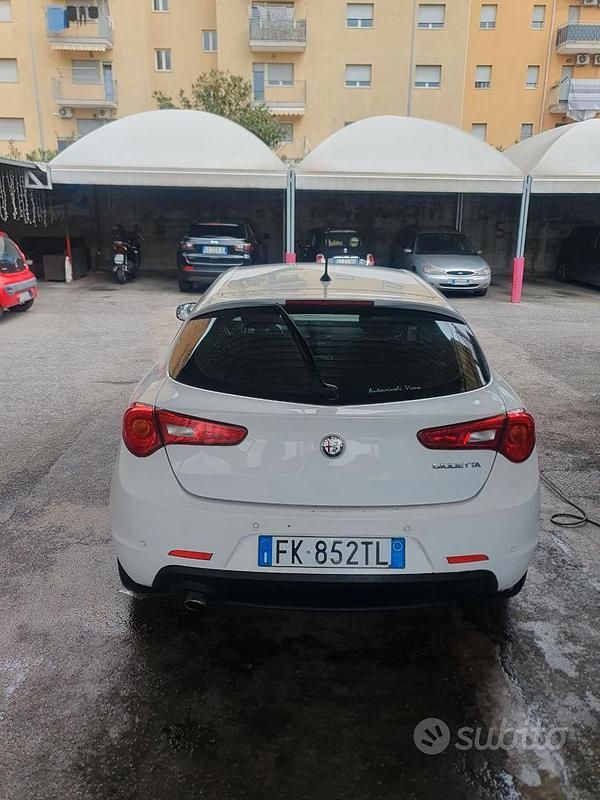 Usata Alfa Romeo Giulietta Business 120 CV (88 kW) 2017 Bianco Utilitaria