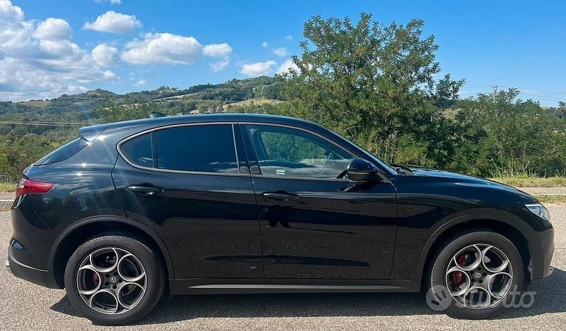 Nero Usata 2018 Alfa Romeo Stelvio Executive SUV | 22.000 € (Ottimo prezzo) - Immagine 1/4
