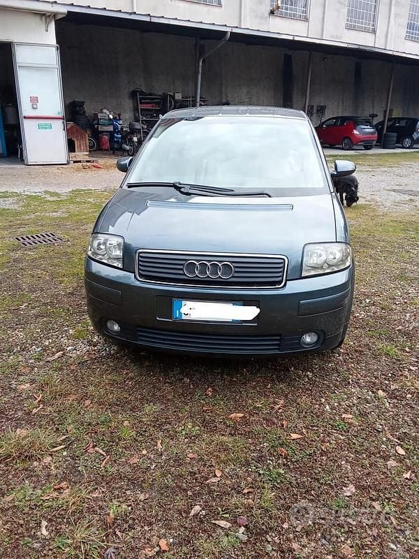 Usata Audi A2 74 CV (54 kW) 2004 Grigio Utilitaria