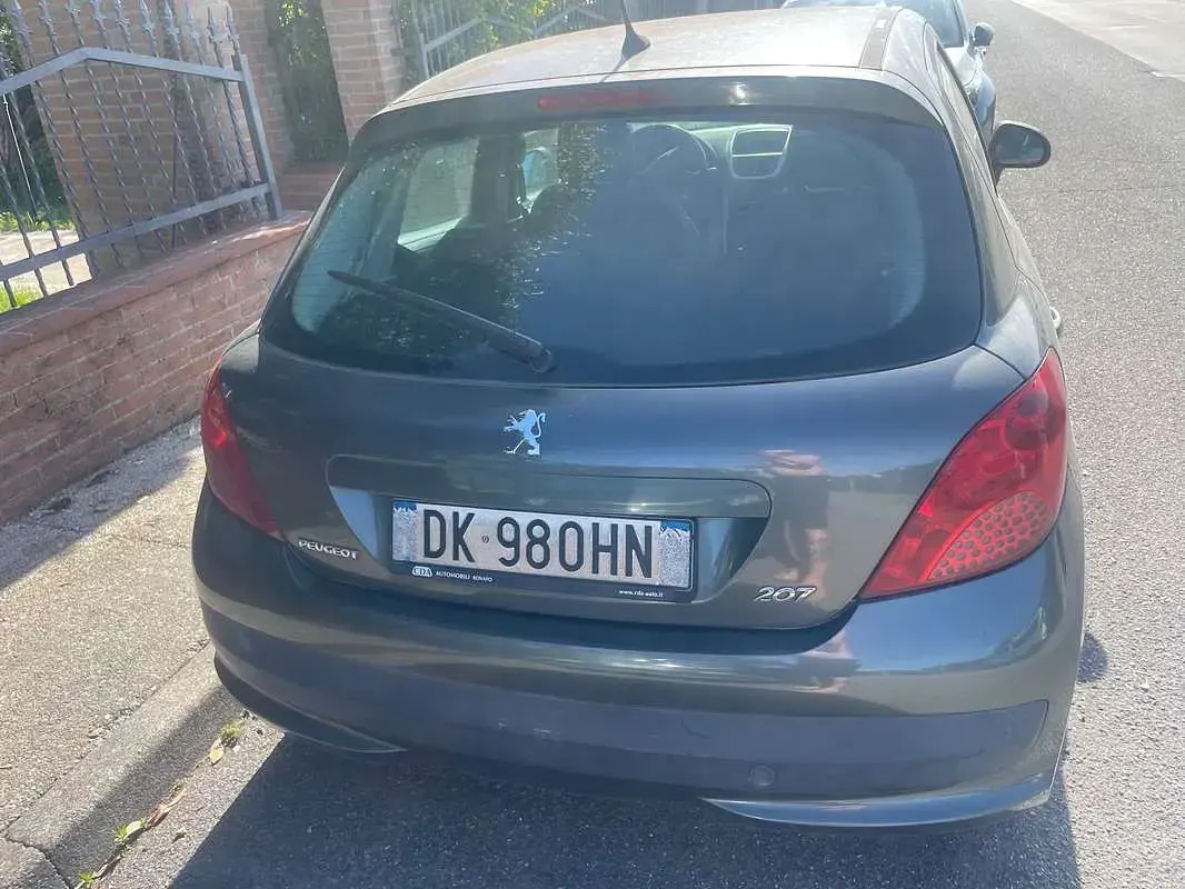 Usata Peugeot 207 68 CV (50 kW) 2007 Nero Berlina