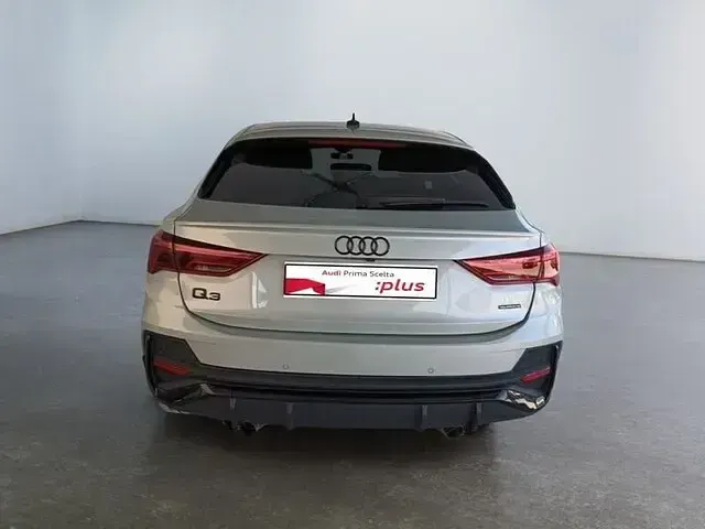 Usata Audi Q3 Sportback Comfort 190 CV (139 kW) 2023 Argento SUV