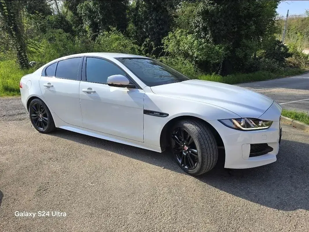 Usata Jaguar XE R-Sport 180 CV (132 kW) 2017 Bianco Berlina