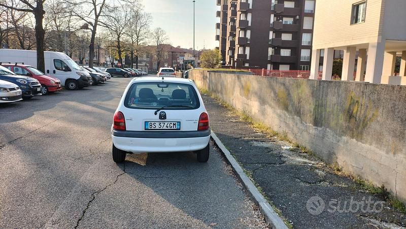 Usata Opel Corsa Sport 58 CV (42 kW) 2001 Bianco Utilitaria