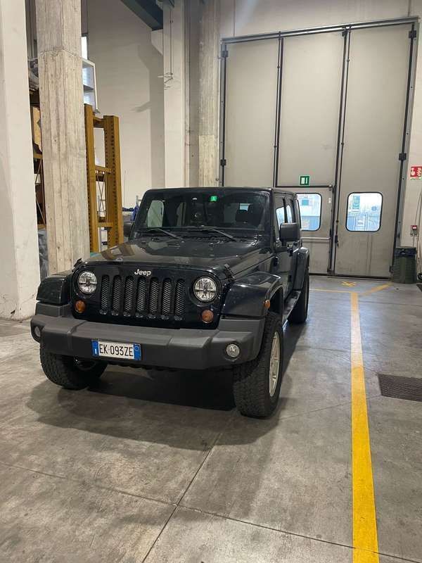 Usata 2011 Jeep Wrangler Unlimited Sahara SUV | 22.000 € (Ottimo prezzo) - Immagine 1/4