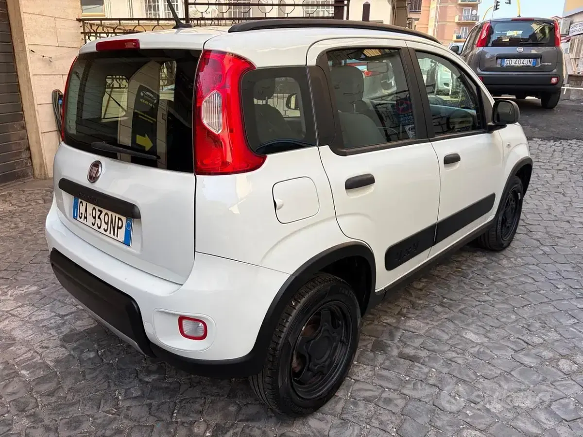 Usata Fiat Panda 4x4 S 85 CV (62 kW) 2020 Bianco Utilitaria