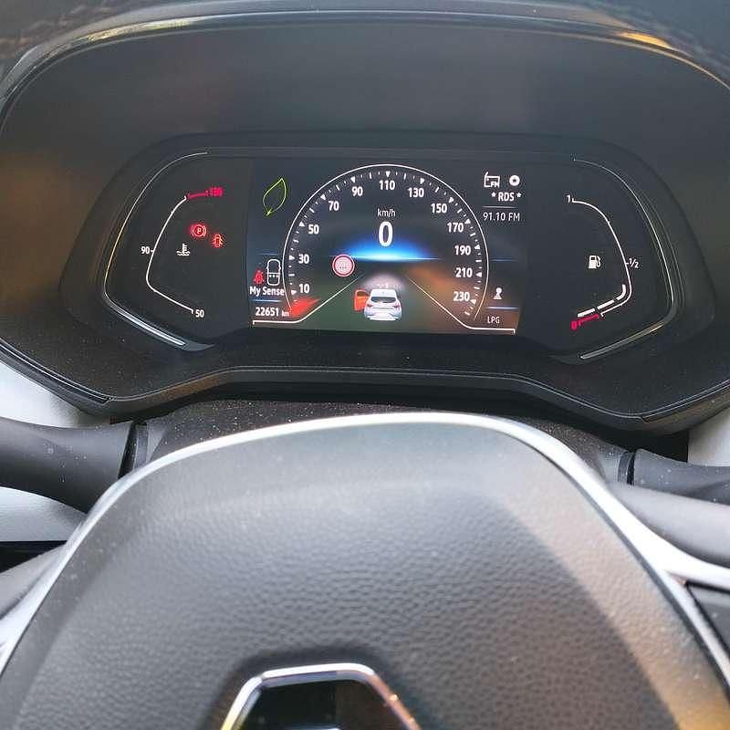 Usata Renault Clio V Techno 101 CV (74 kW) 2023 Argento Berlina