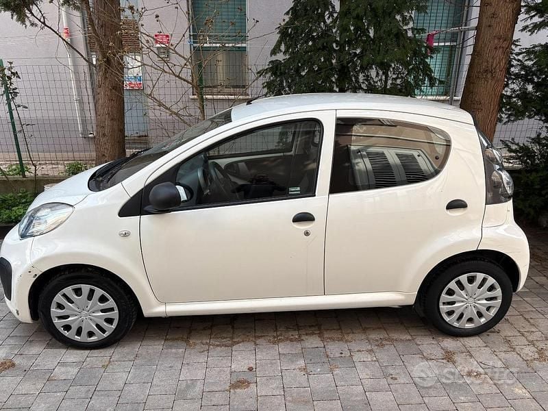 Usata Citroën C1 Attraction 68 CV (50 kW) 2012 Bianco Utilitaria