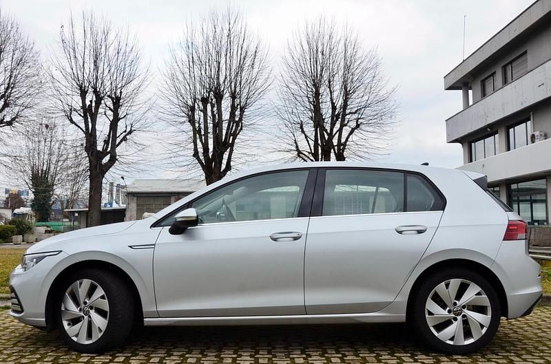 Usata VW Golf VIII Style 131 CV (96 kW) 2023 Argento Berlina