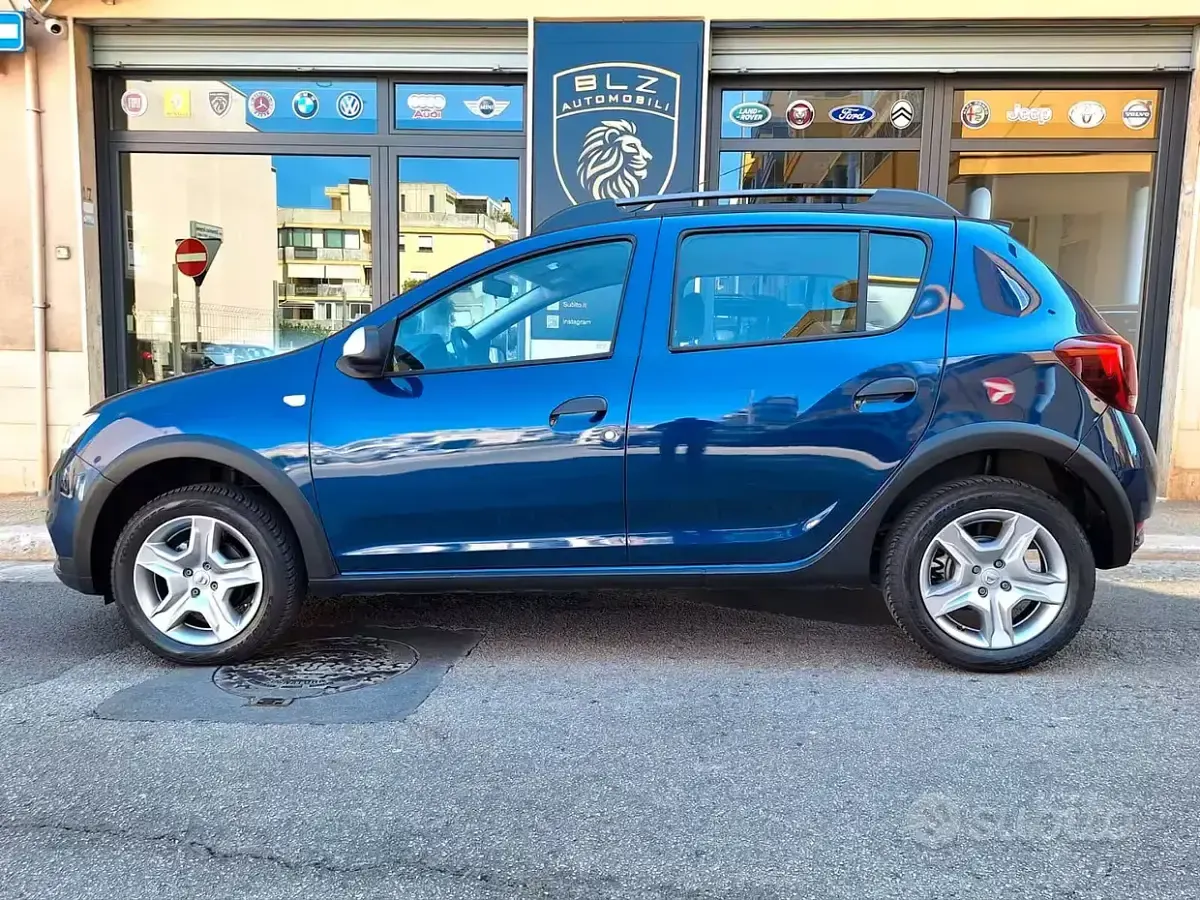 Usata Dacia Sandero Stepway 90 CV (66 kW) 2017 Bluazzurro SUV