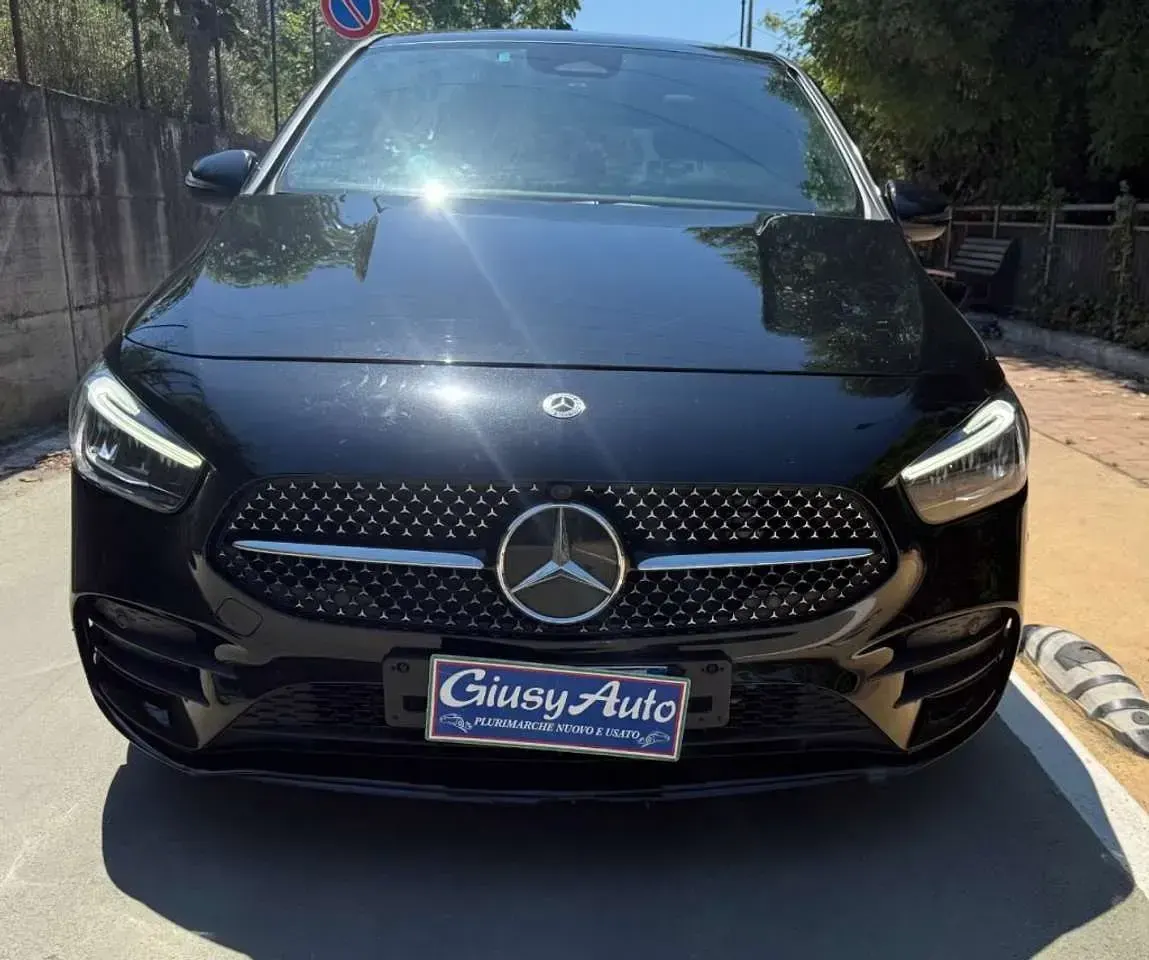 Usata Mercedes B180 AMG Line Premium Plus 116 CV (85 kW) 2023 Nero Utilitaria