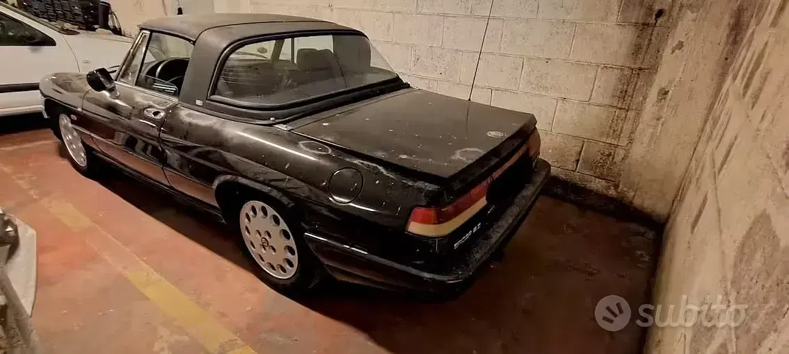 Usata Alfa Romeo Spider 128 CV (94 kW) 1992 Nero Cabrio