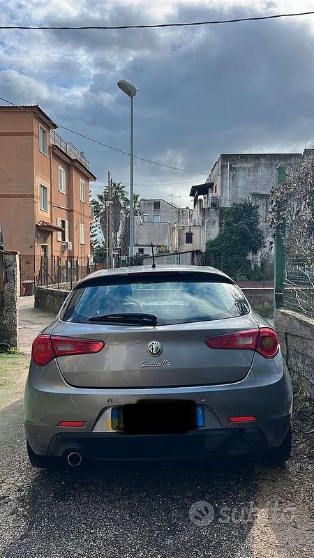 Usata Alfa Romeo Giulietta 105 CV (77 kW) 2013 Grigio Berlina