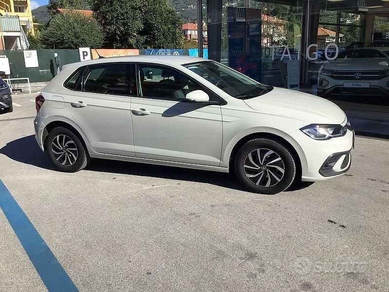Usata VW Polo Life 95 CV (69 kW) 2024 Bianco Utilitaria