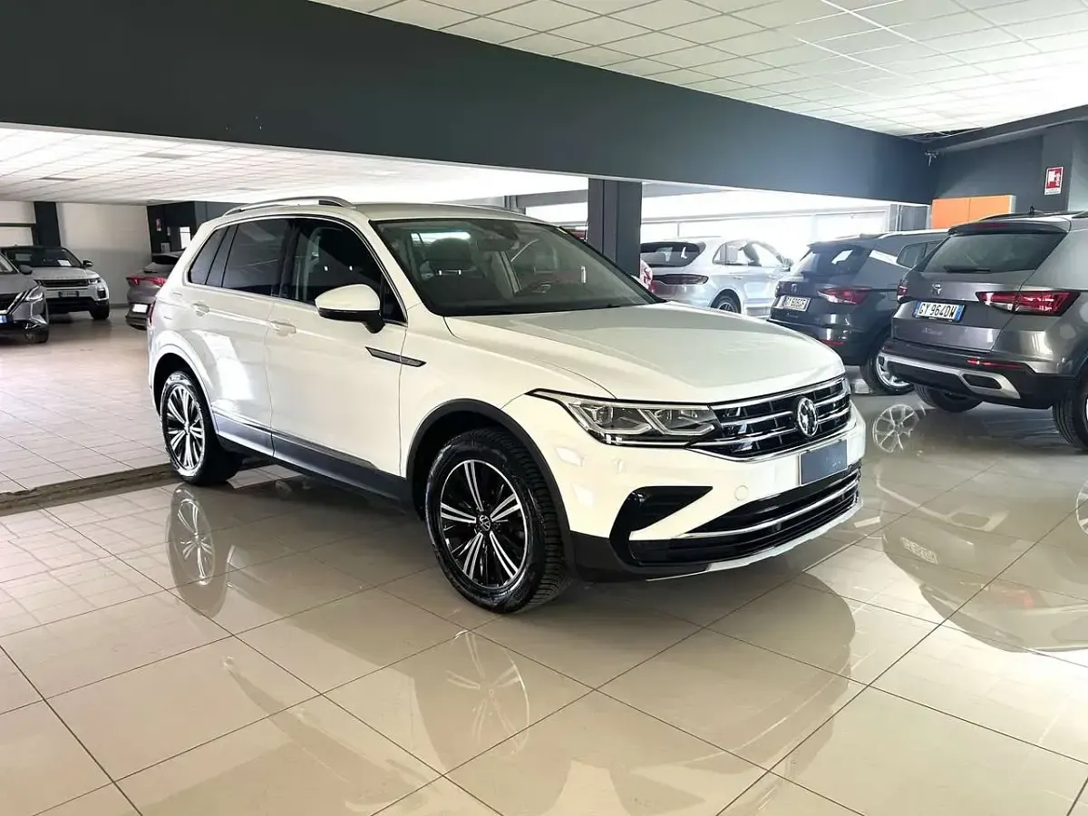 Usata VW Tiguan Elegance 150 CV (110 kW) 2021 Bianco SUV