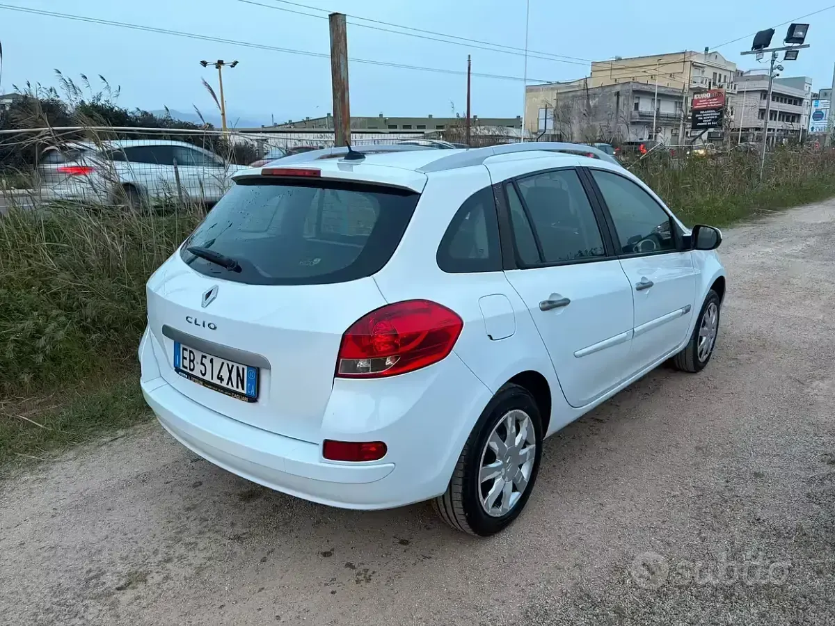Usata Renault Clio GrandTour 75 CV (55 kW) 2010 Bianco Station wagon