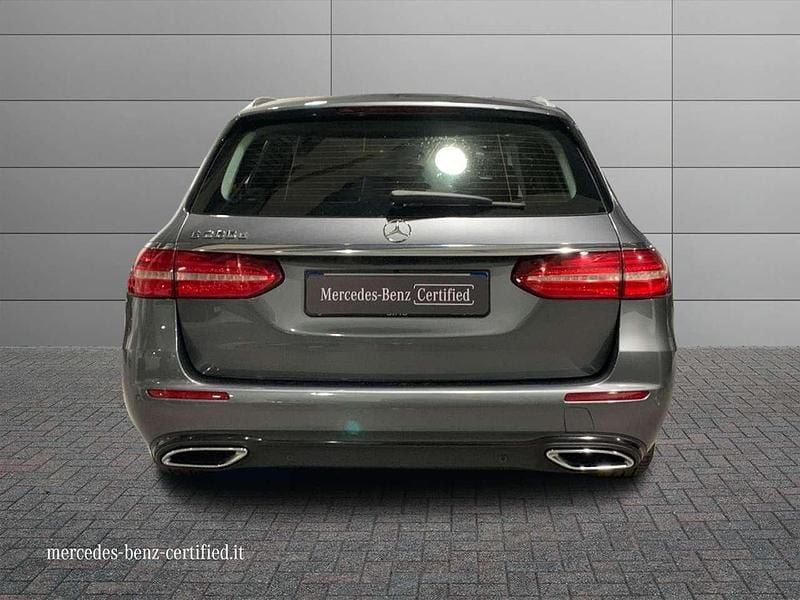 Usata Mercedes E200 160 CV (117 kW) 2020 Grigio montagna manufaktur Station wagon