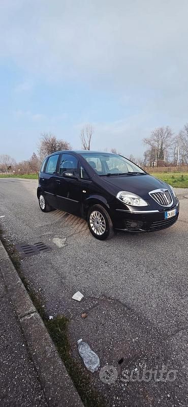 Usata Lancia Musa 78 CV (57 kW) 2012 Marrone Monovolume