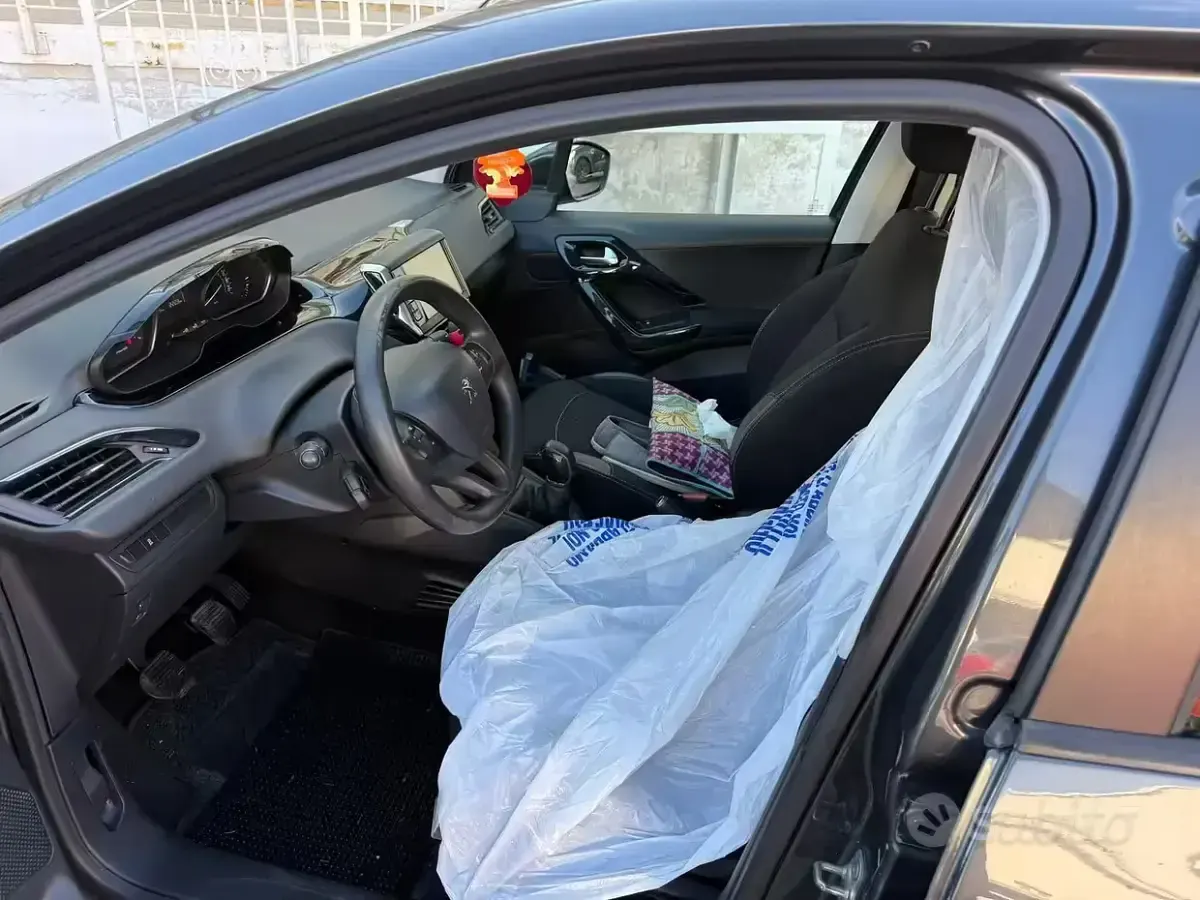 Usata Peugeot 208 2016 Grigio Utilitaria