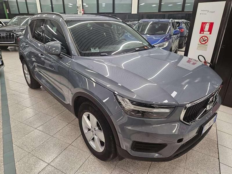 Grigio pastello Usata 2020 Volvo XC40 Momentum SUV | 20.000 € (Super prezzo) - Immagine 1/4
