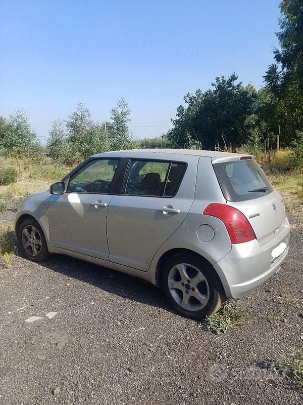 Usata Suzuki Swift 69 CV (50 kW) 2005 Grigio Utilitaria