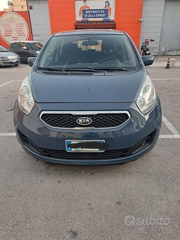 Usata Kia Venga 90 CV (66 kW) 2012 Blu Utilitaria