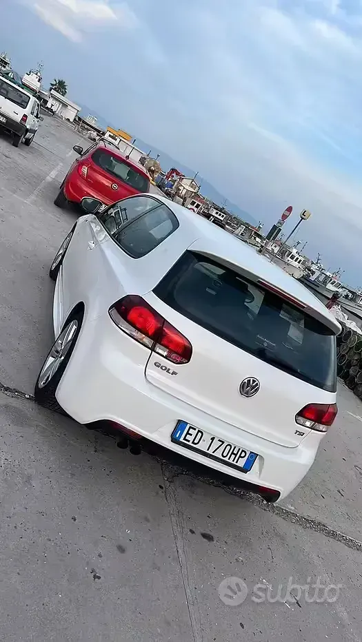 Usata VW Golf VI 122 CV (89 kW) 2010 Bianco Utilitaria
