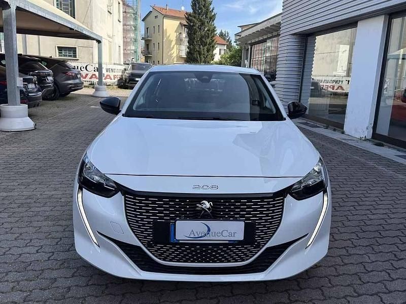 Usata Peugeot e-208 Active 100 kW (136 CV) 2022 Bianco / pastello Utilitaria