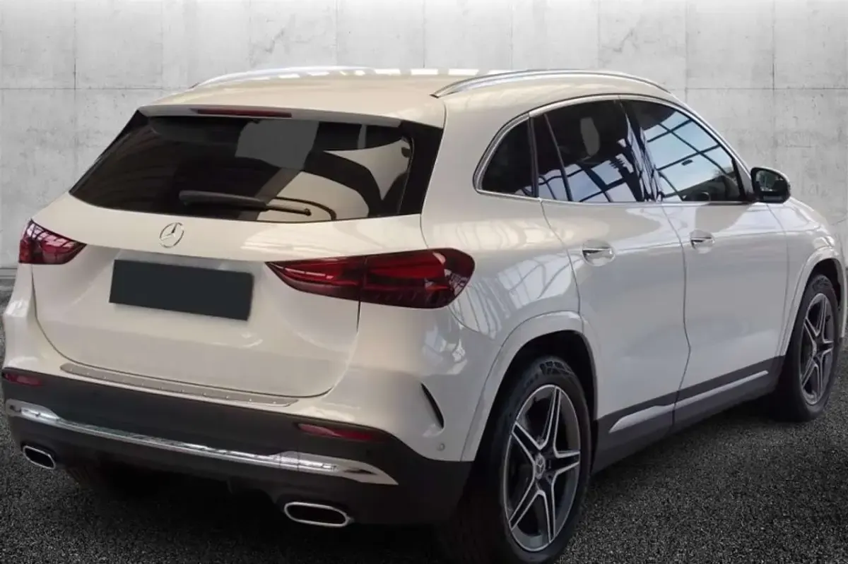 Usata Mercedes GLA220 AMG Line Premium 190 CV (139 kW) 2024 Bianco SUV