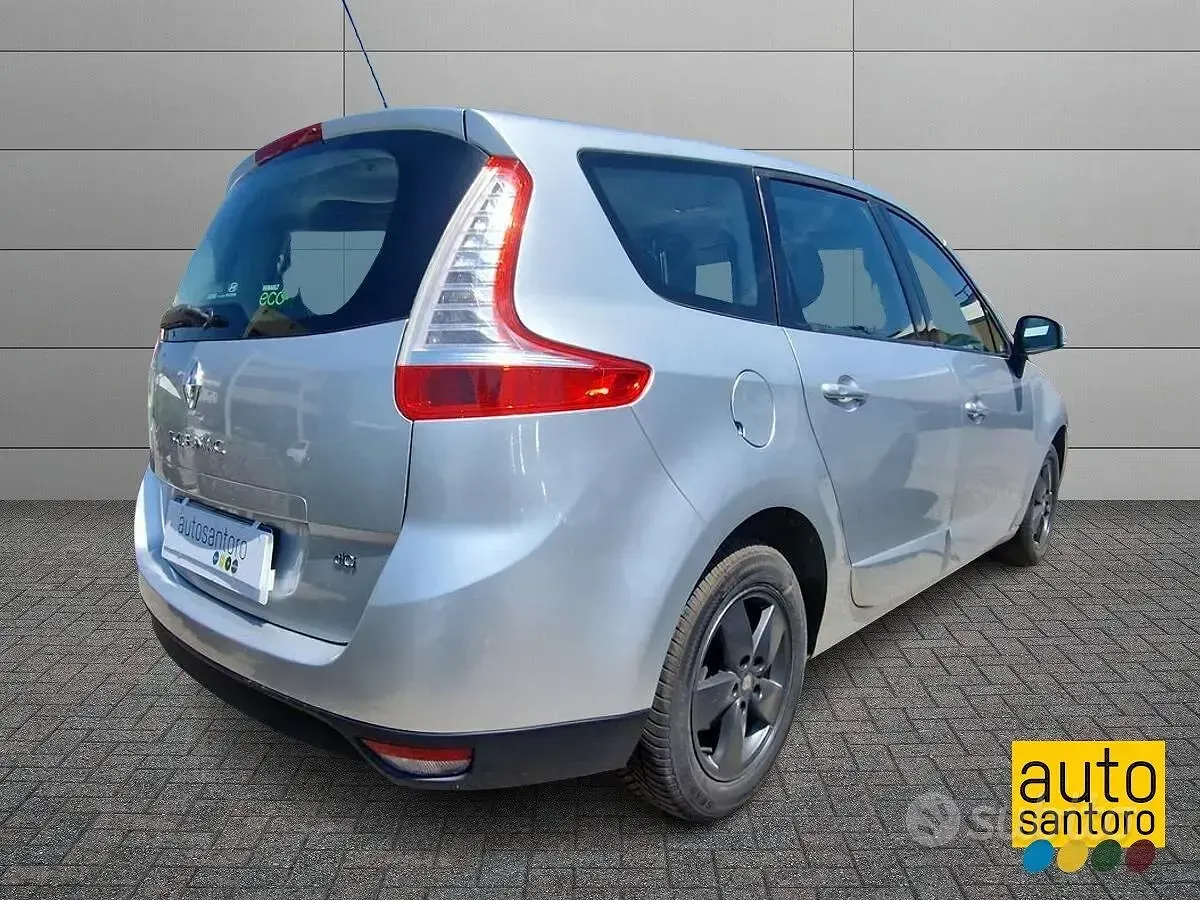 Usata Renault Scénic III Dynamique 110 CV (80 kW) 2011 Argento Monovolume