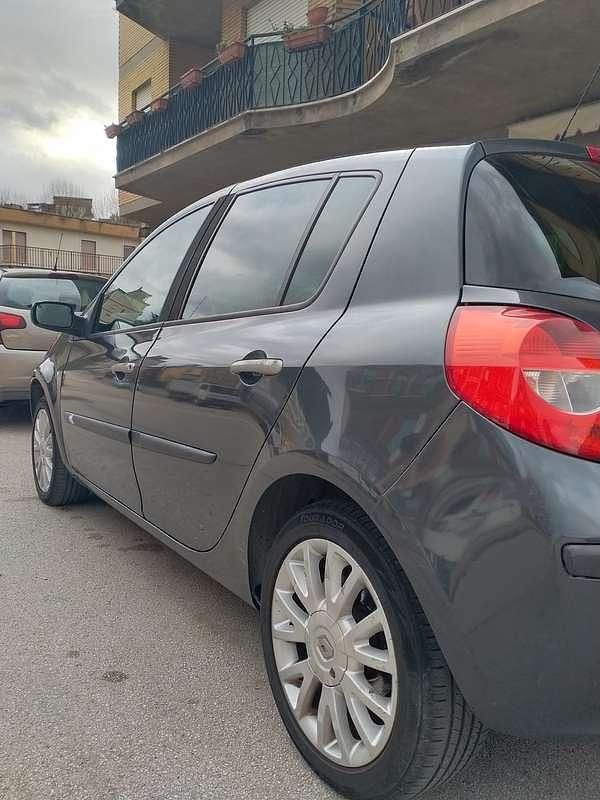 Usata Renault Clio III LE 86 CV (63 kW) 2007 Grigio Berlina