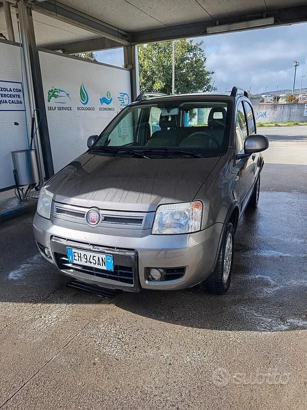 Usata Fiat Panda 4x4 Climbing 74 CV (54 kW) 2011 Grigio Utilitaria