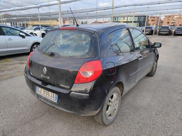 Usata Renault Clio II 74 CV (54 kW) 2006 Nero