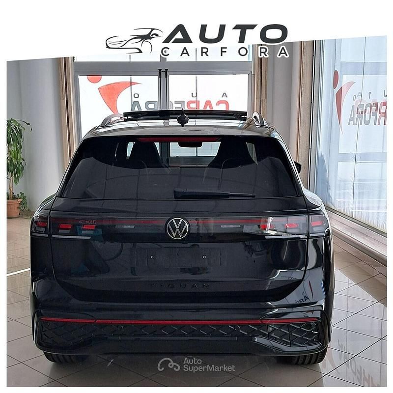 Nuova VW Tiguan R-line Plus 150 CV (110 kW) 2025 Nero SUV
