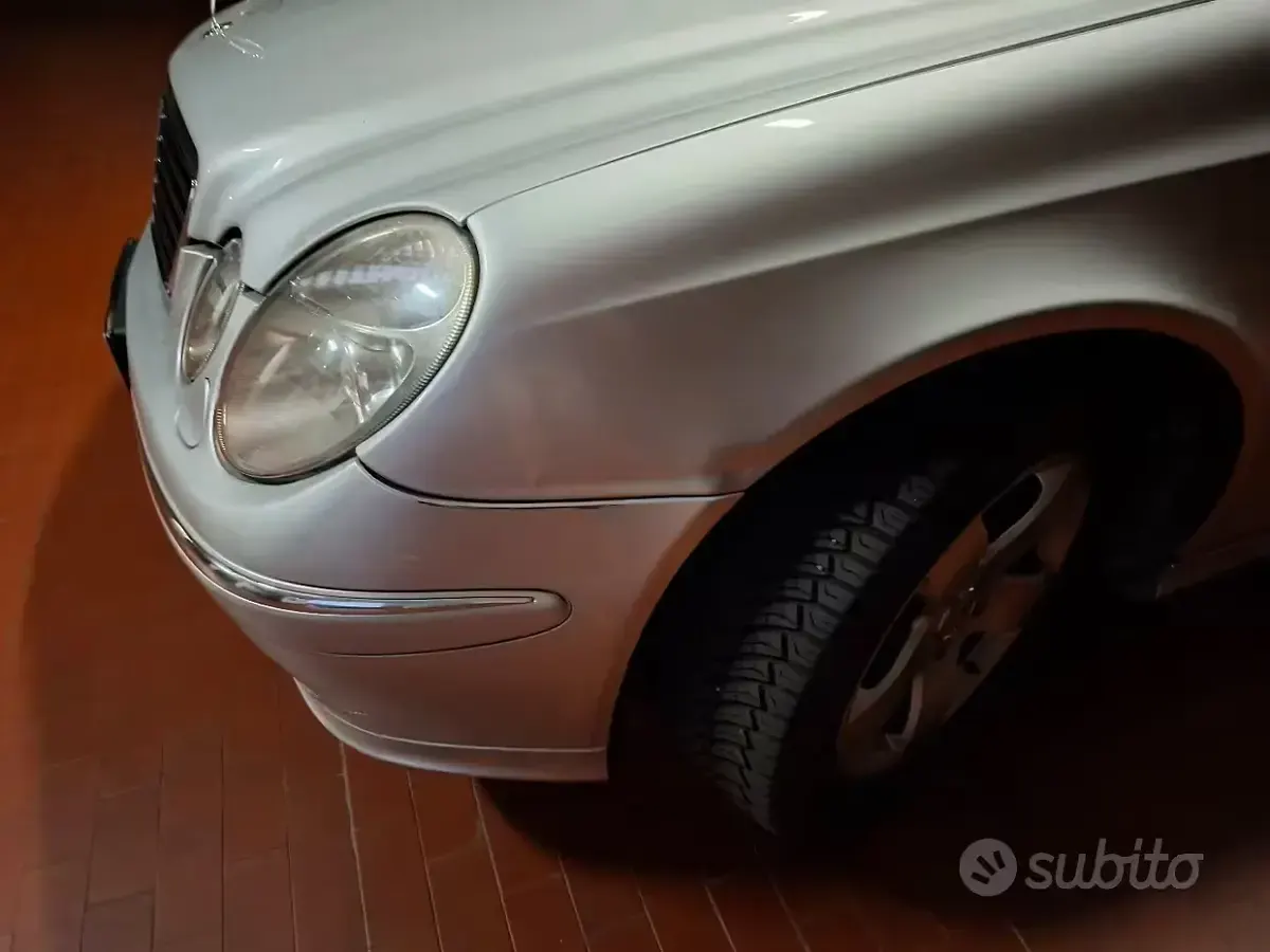 Usata Mercedes E270 177 CV (130 kW) 2002 Grigio Berlina