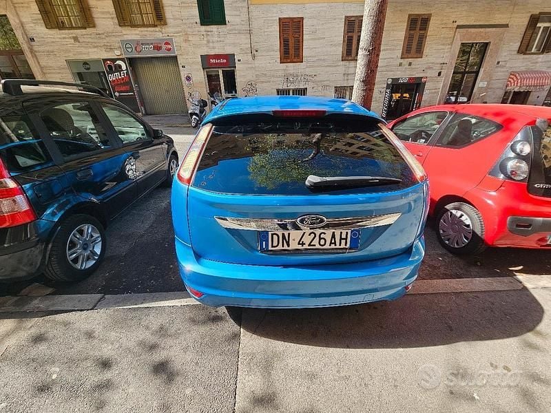 Usata Ford Focus Titanium 136 CV (100 kW) 2008 Blu Berlina