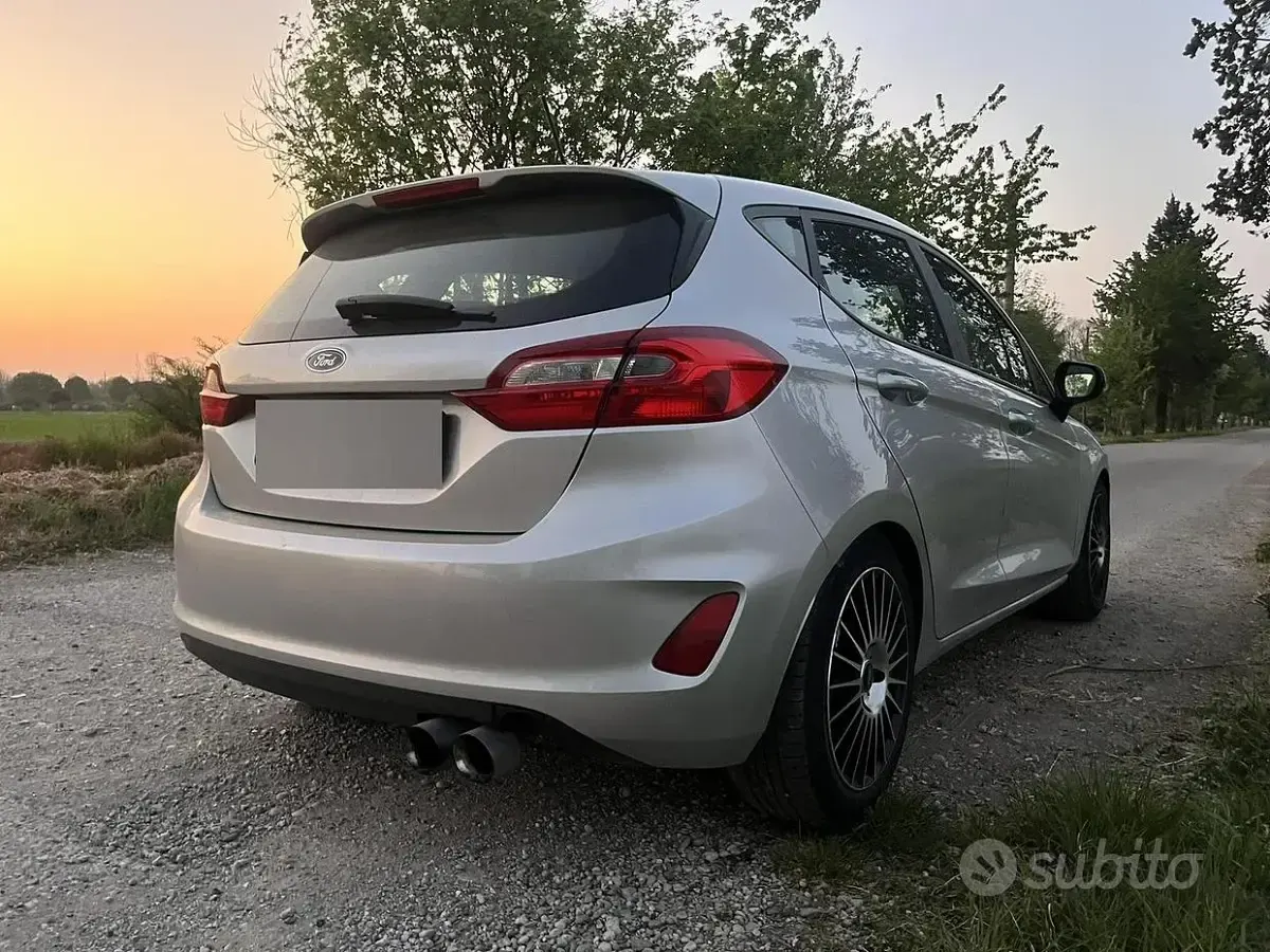 Begagnad Ford Fiesta 70 HK (51 kW) 2019 Grå Halvkombi