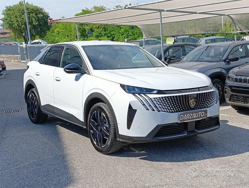 Usata Peugeot 3008 Allure 136 CV (100 kW) 2024 Bianco okenite metallizzato SUV