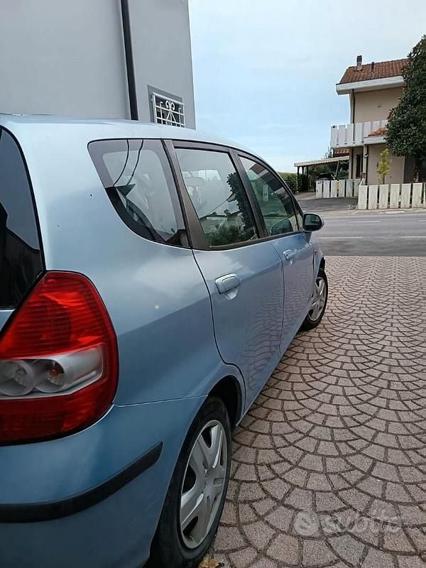 Usata Honda Jazz 78 CV (57 kW) 2003 Blu Utilitaria